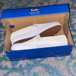 NEW IN BOX women’s Keds size 7 cream slide on